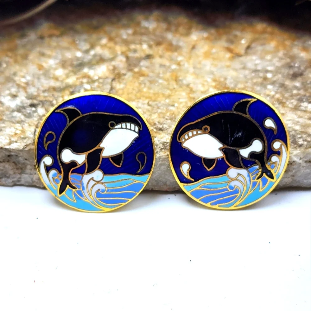 80's Cloisonne Orca Killer Whale Earrings Pierced Animal Gold Tone Circle Vtg